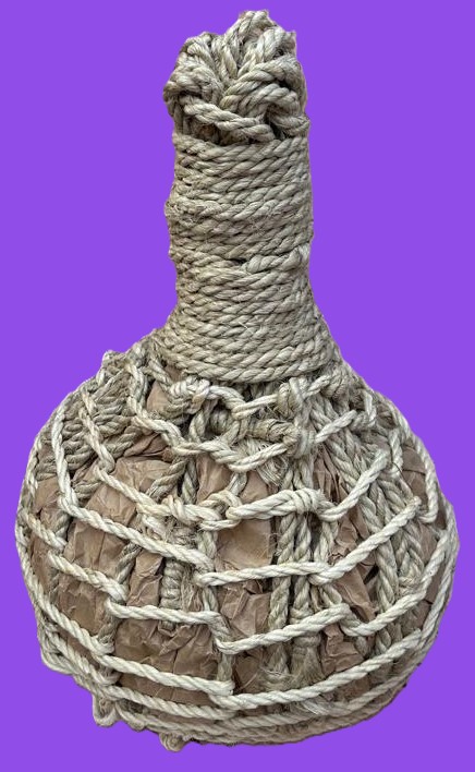 Rope‑wrapped vessel